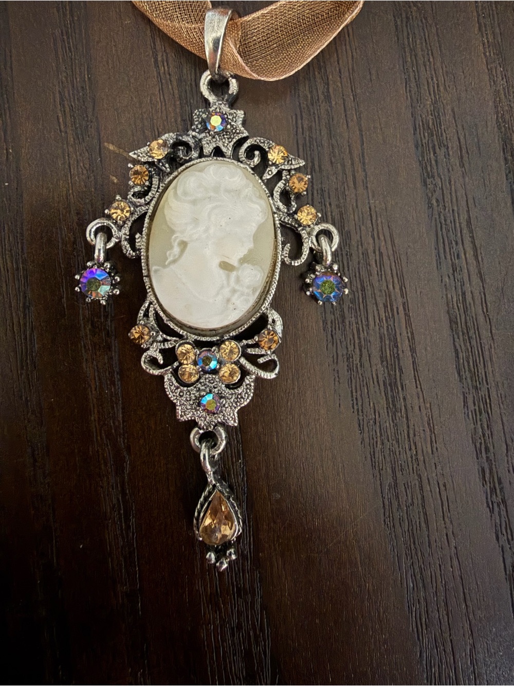 Vintage-Inspired Cameo Pendant Necklace with Champagne and Iridescent Accents